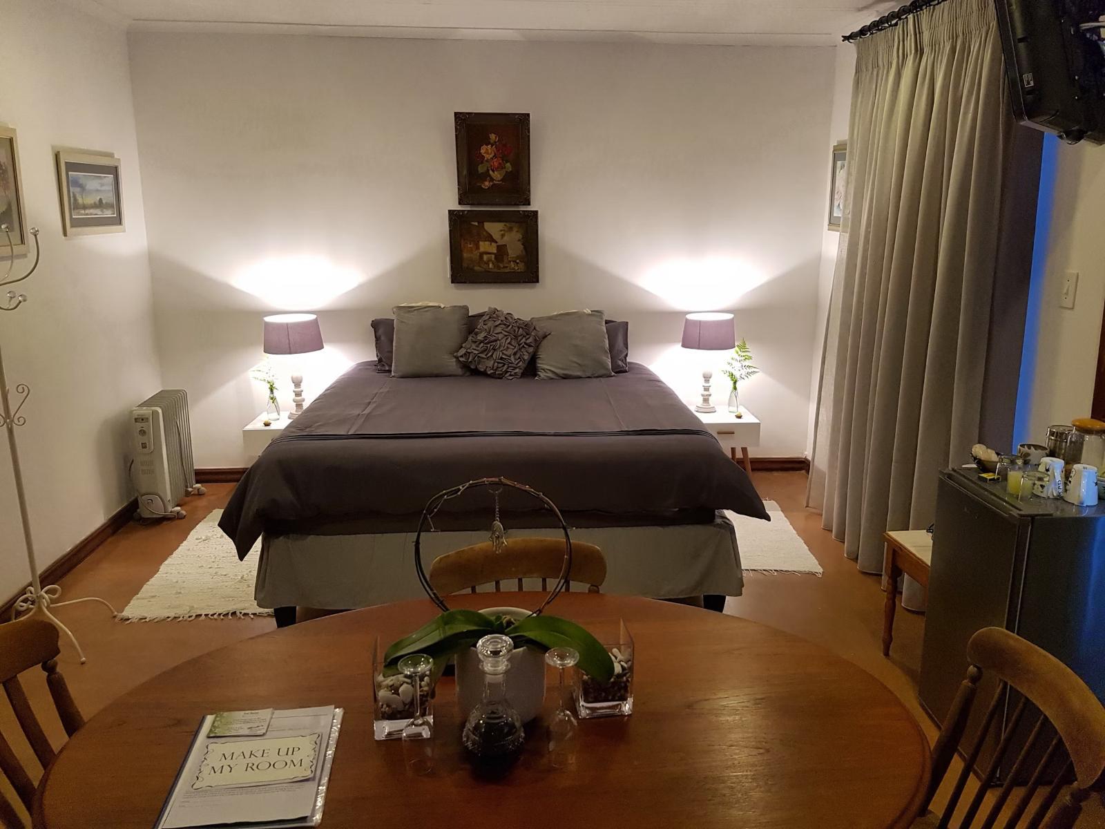 Room 2 — Photo of the whole room