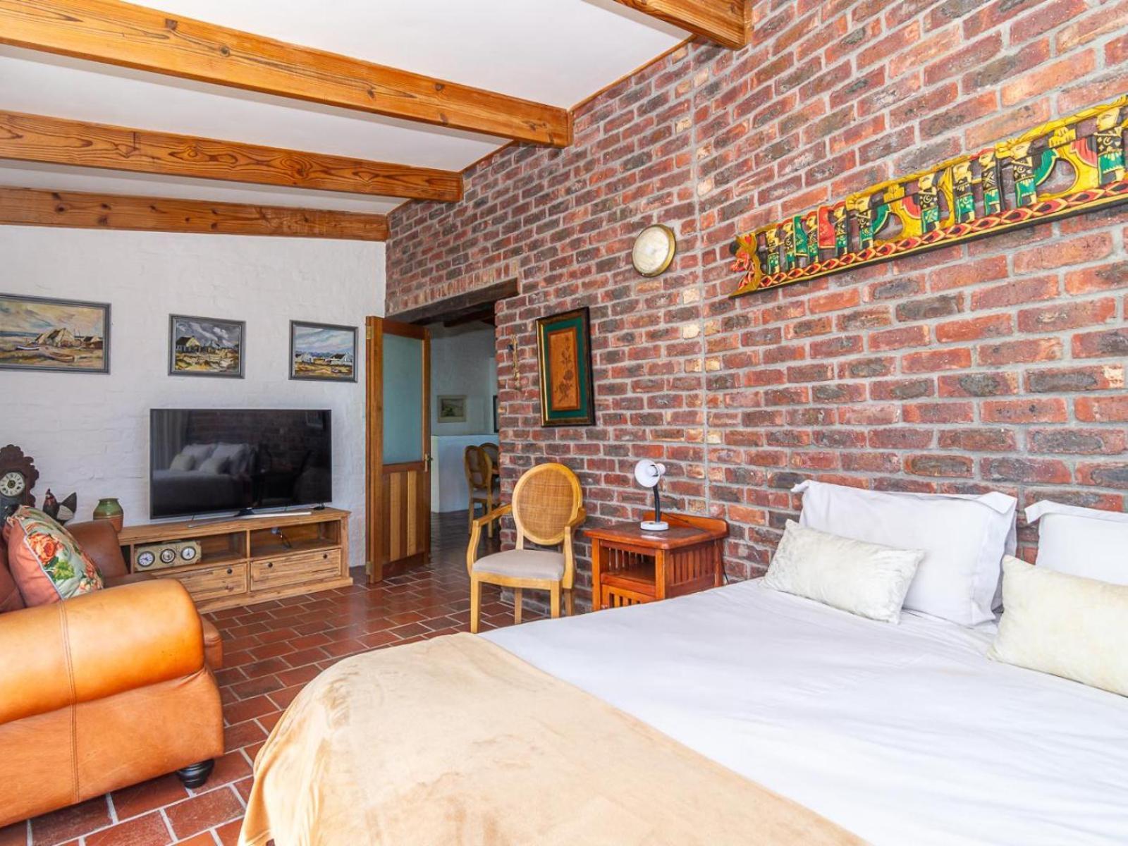 Room 1 — Photo of the whole room