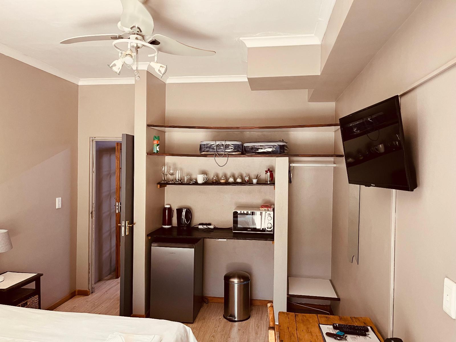 Room 1 — Kitchenette