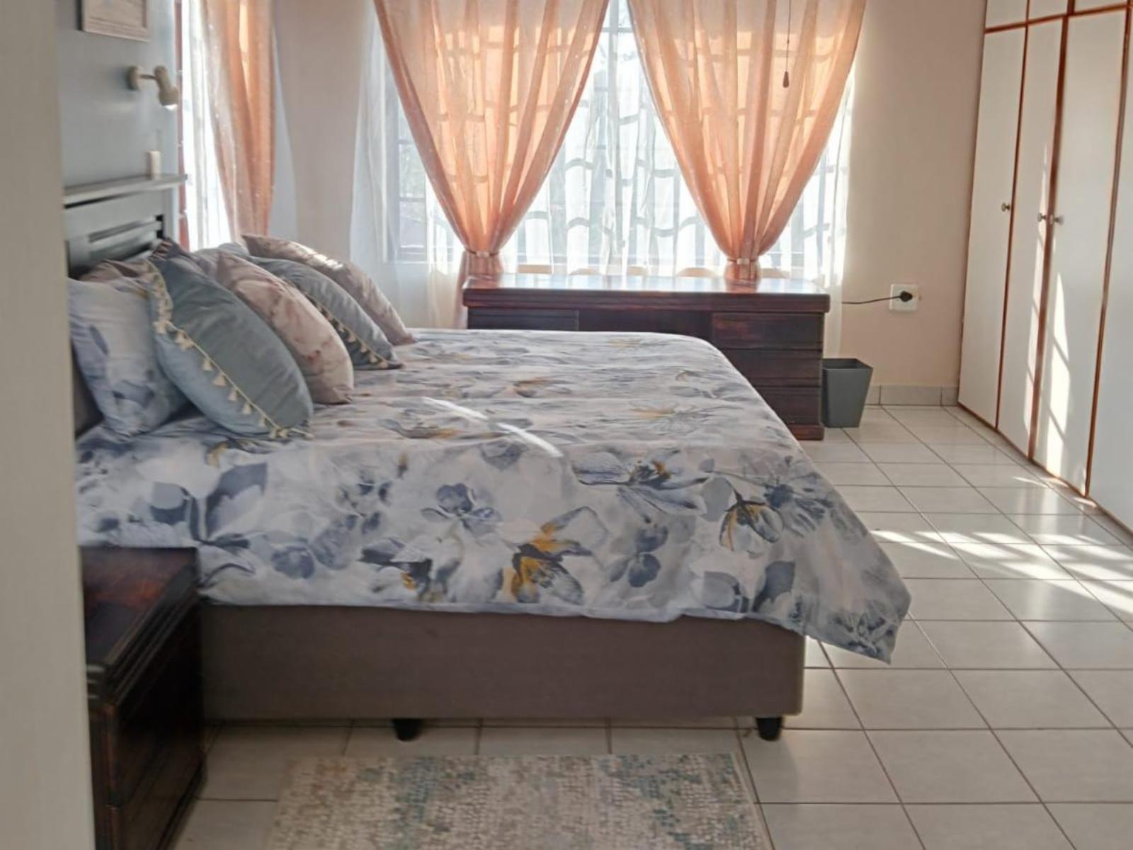 Room 1 — Photo of the whole room