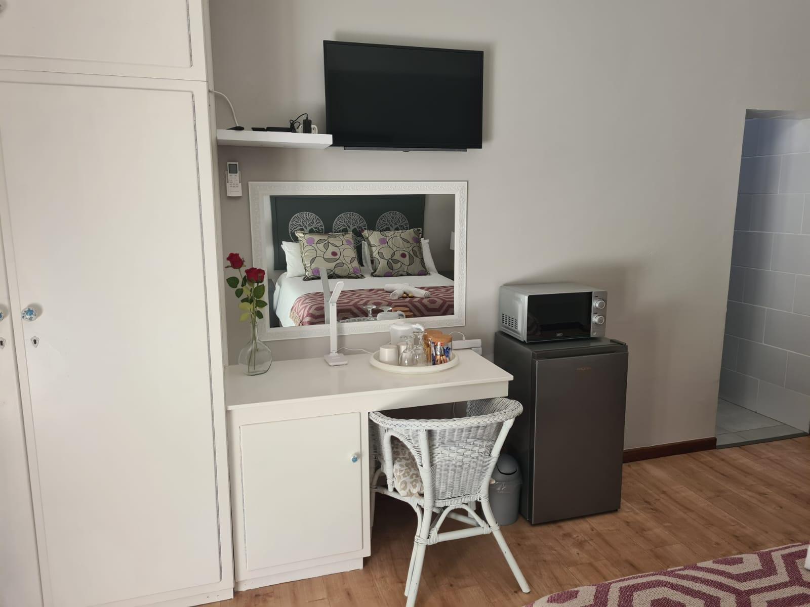 Room 1 — Photo of the whole room