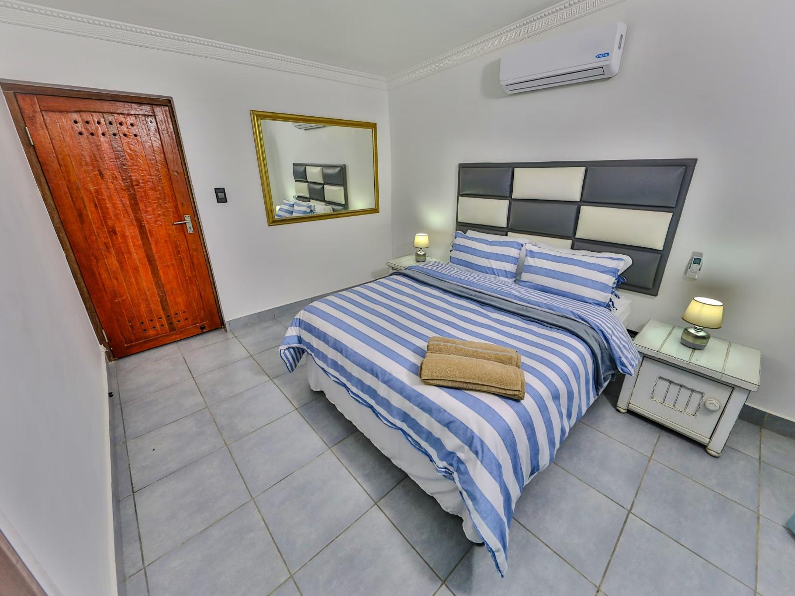 Room 1 — Photo of the whole room