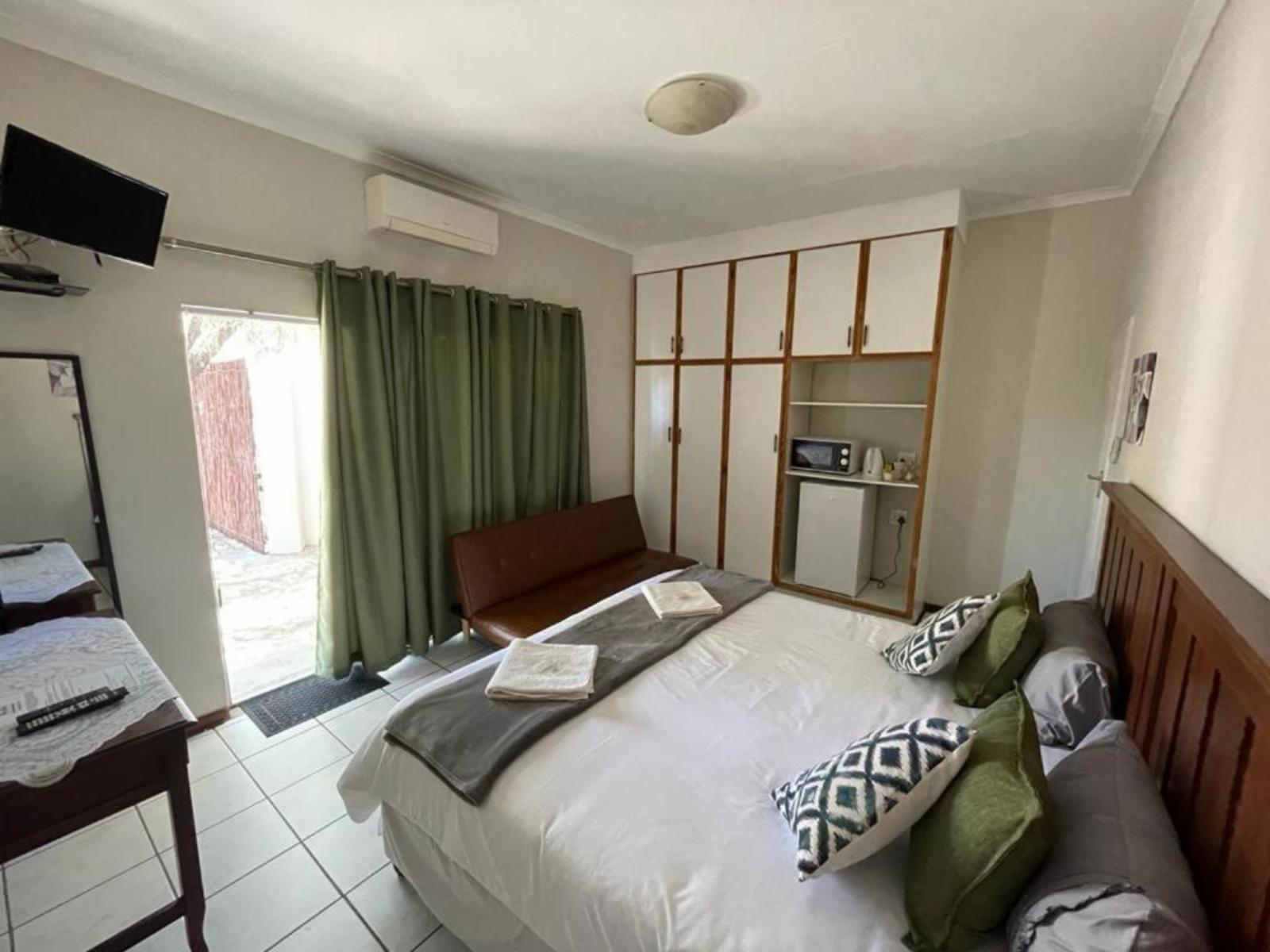 Room 2 — Photo of the whole room