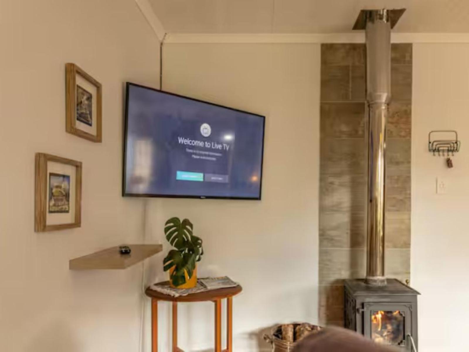 Room 1 — Communal lounge/ TV room