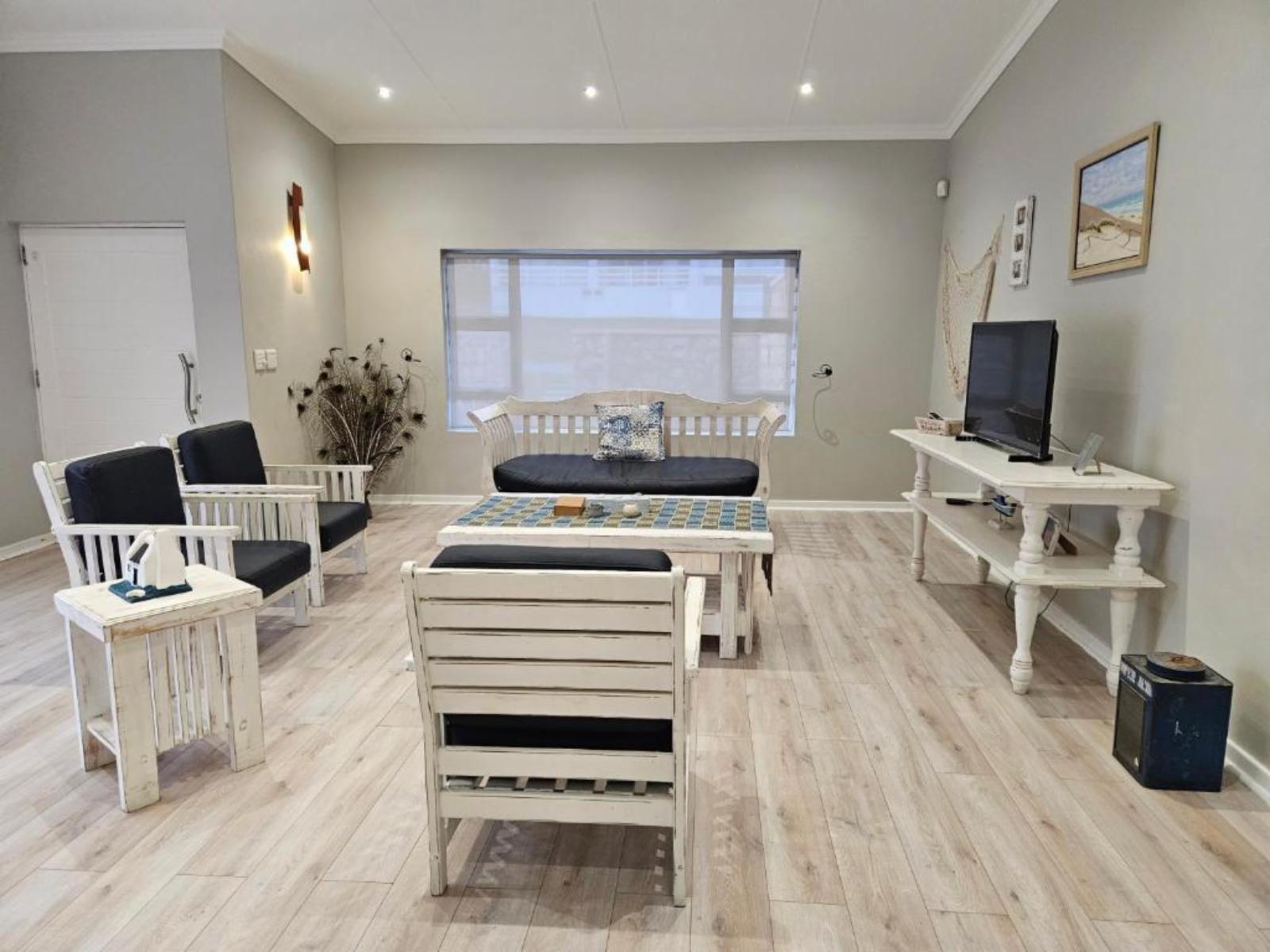Room 1 — Communal lounge/ TV room