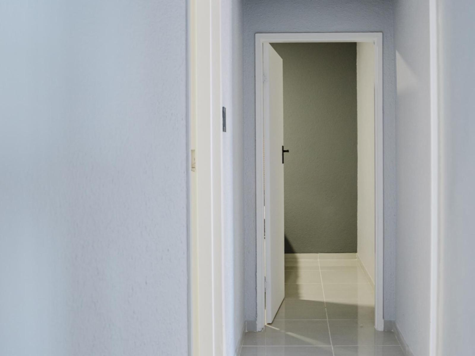 Room 1 — Decorative detail