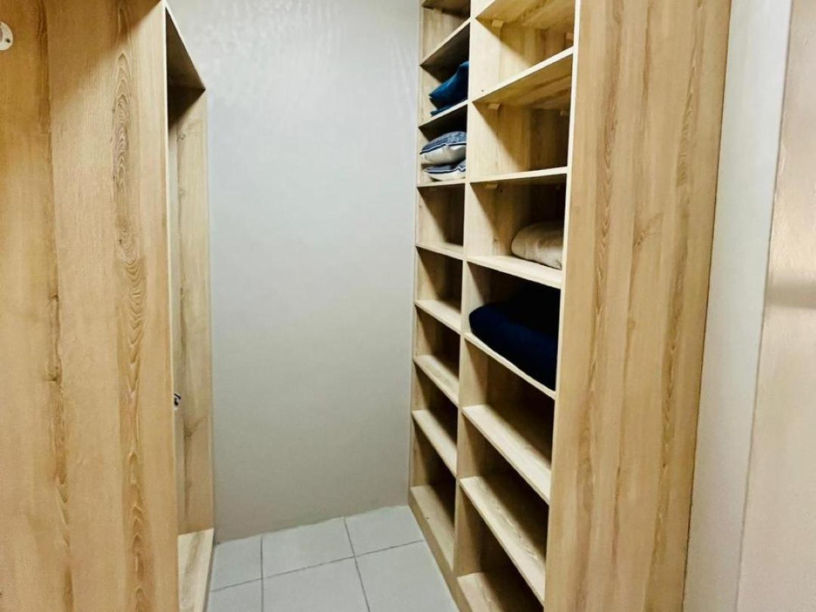Room 2 — Photo of the whole room