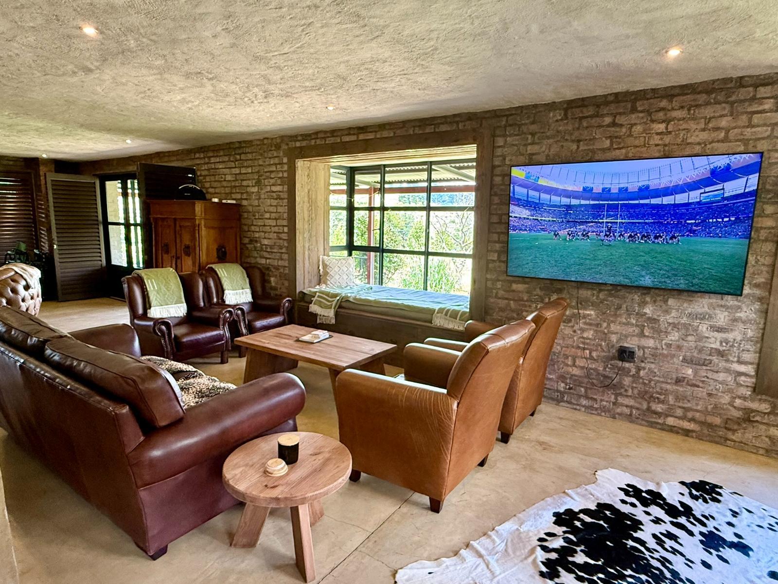 Communal lounge/ TV room