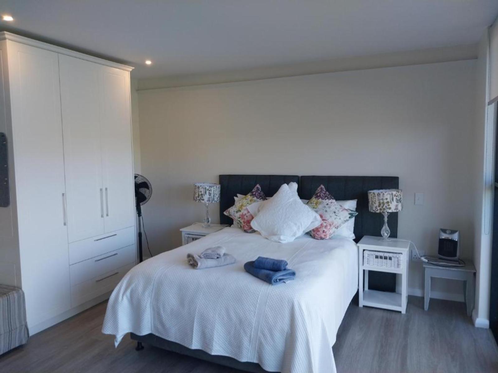 Room 1 — Photo of the whole room