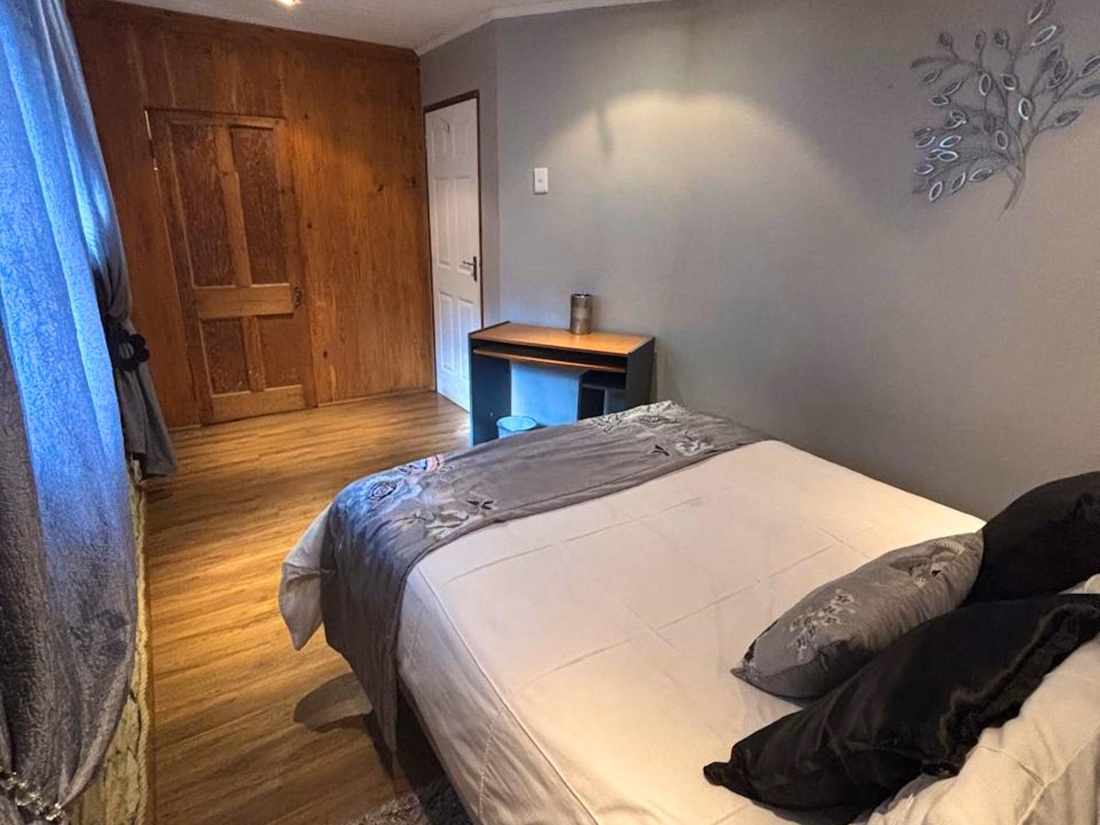 Room 2 — Photo of the whole room