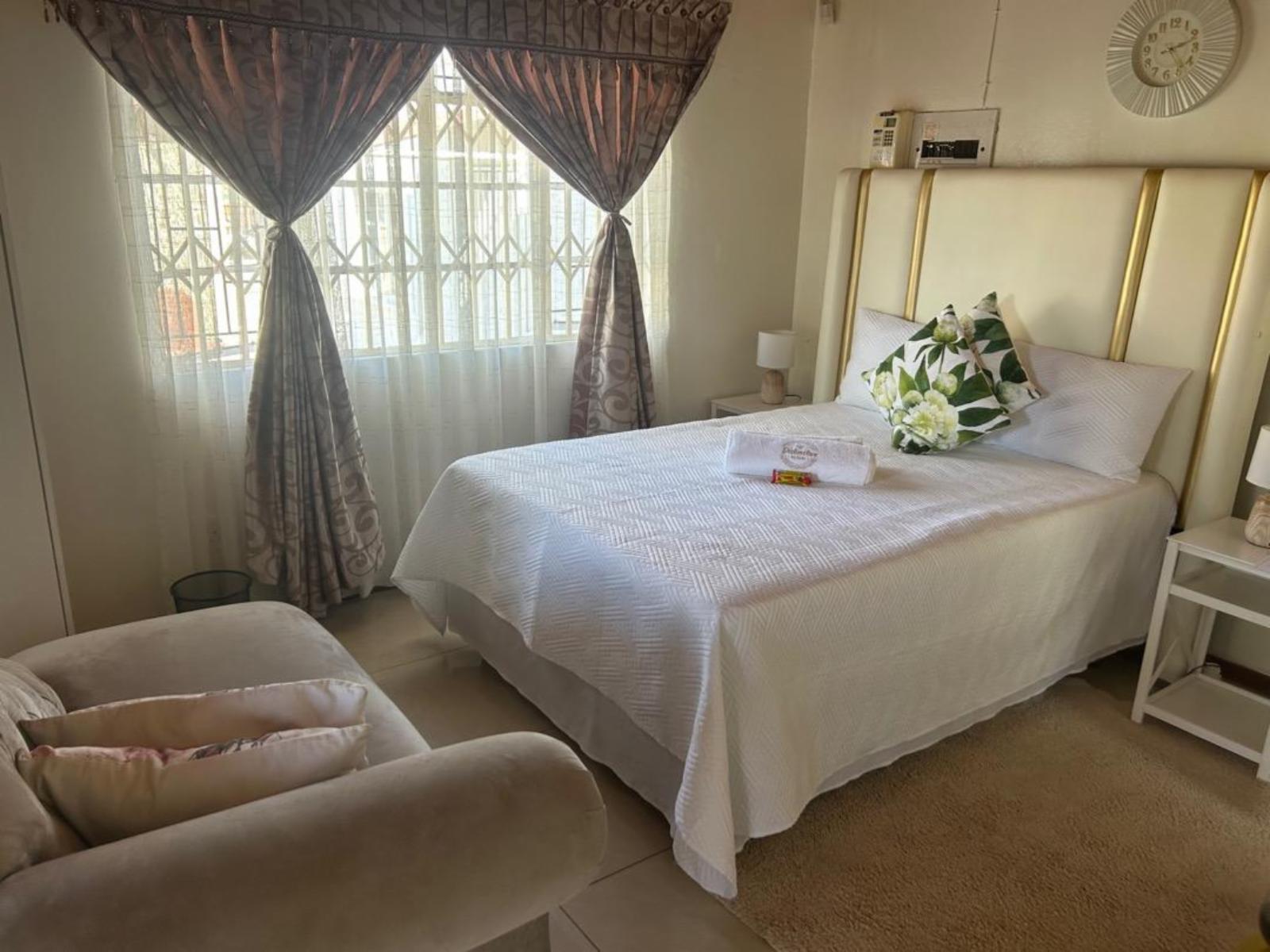 Room 1 — Photo of the whole room