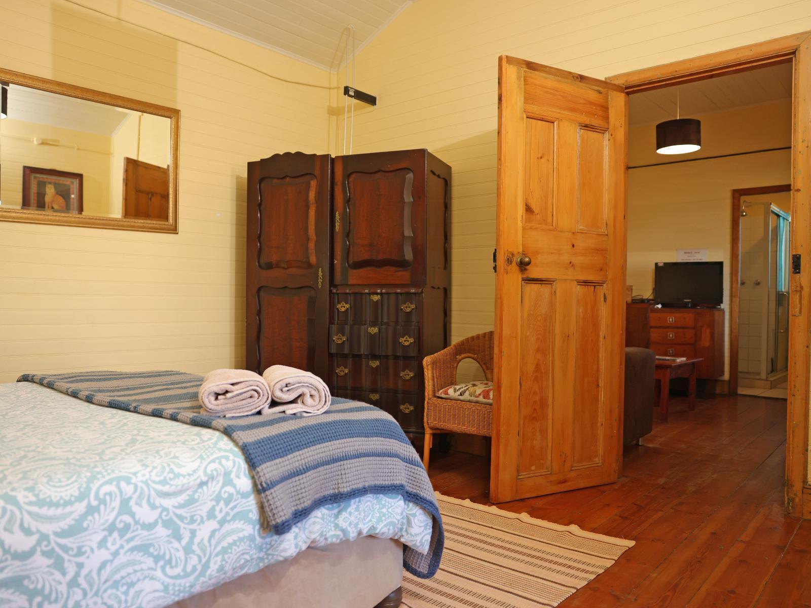 Room 2 — Photo of the whole room