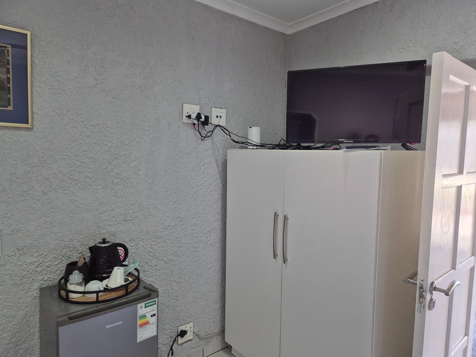 Room 1 — Coffee/tea facilities