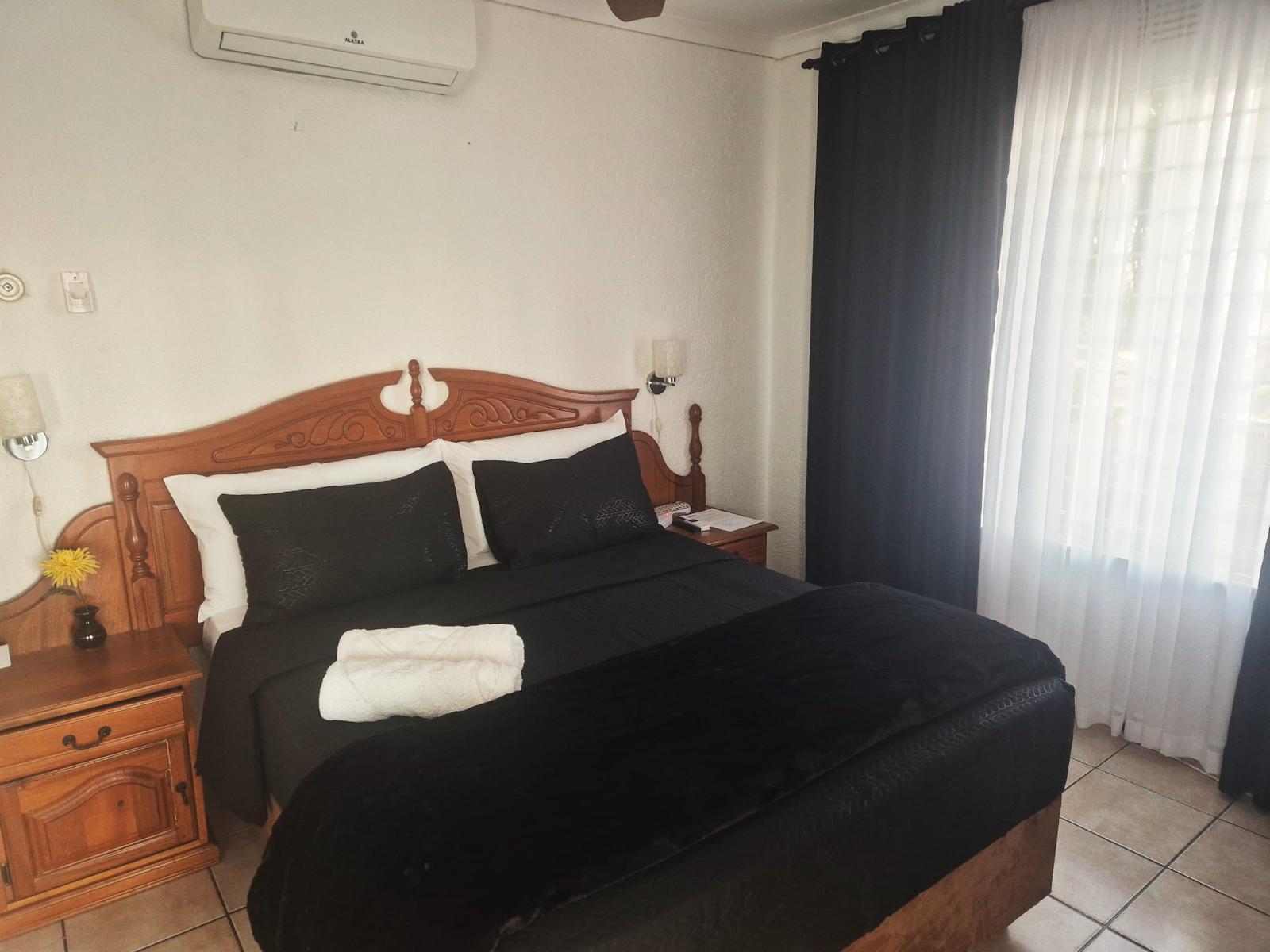 Room 2 — Photo of the whole room