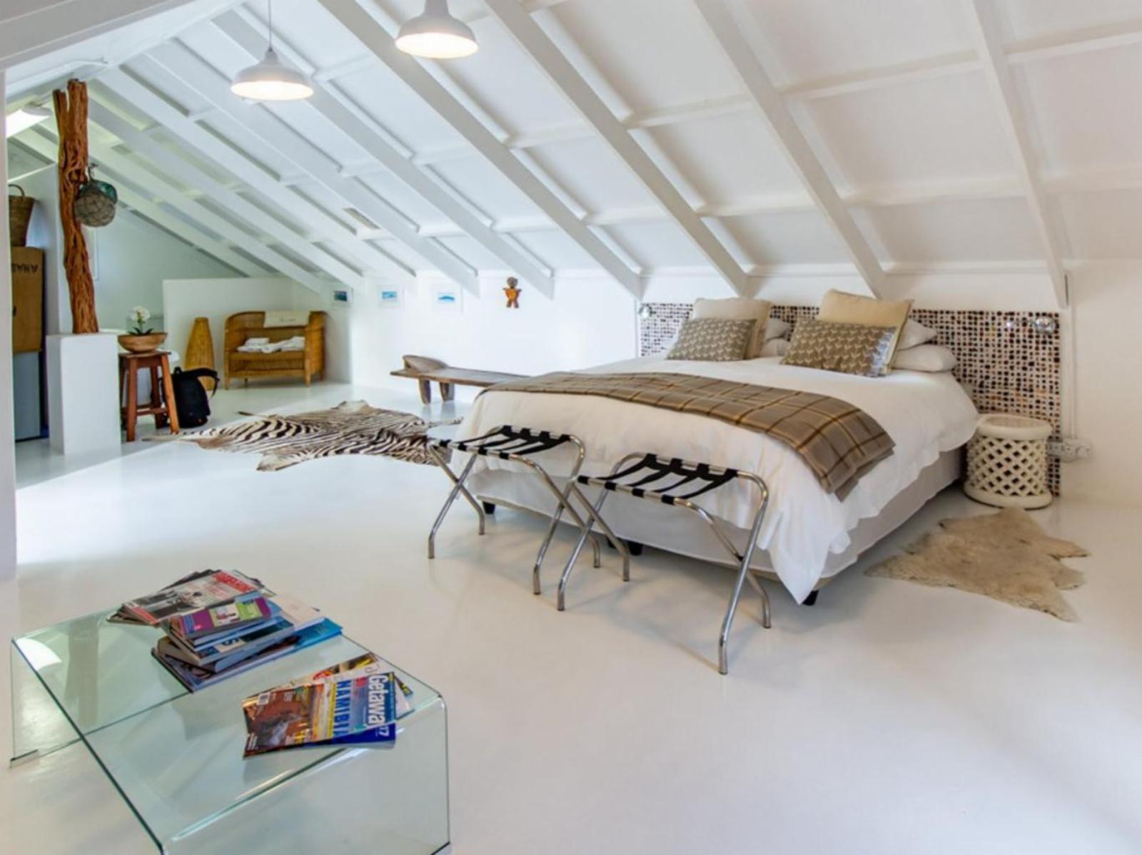 Room 1 — Photo of the whole room