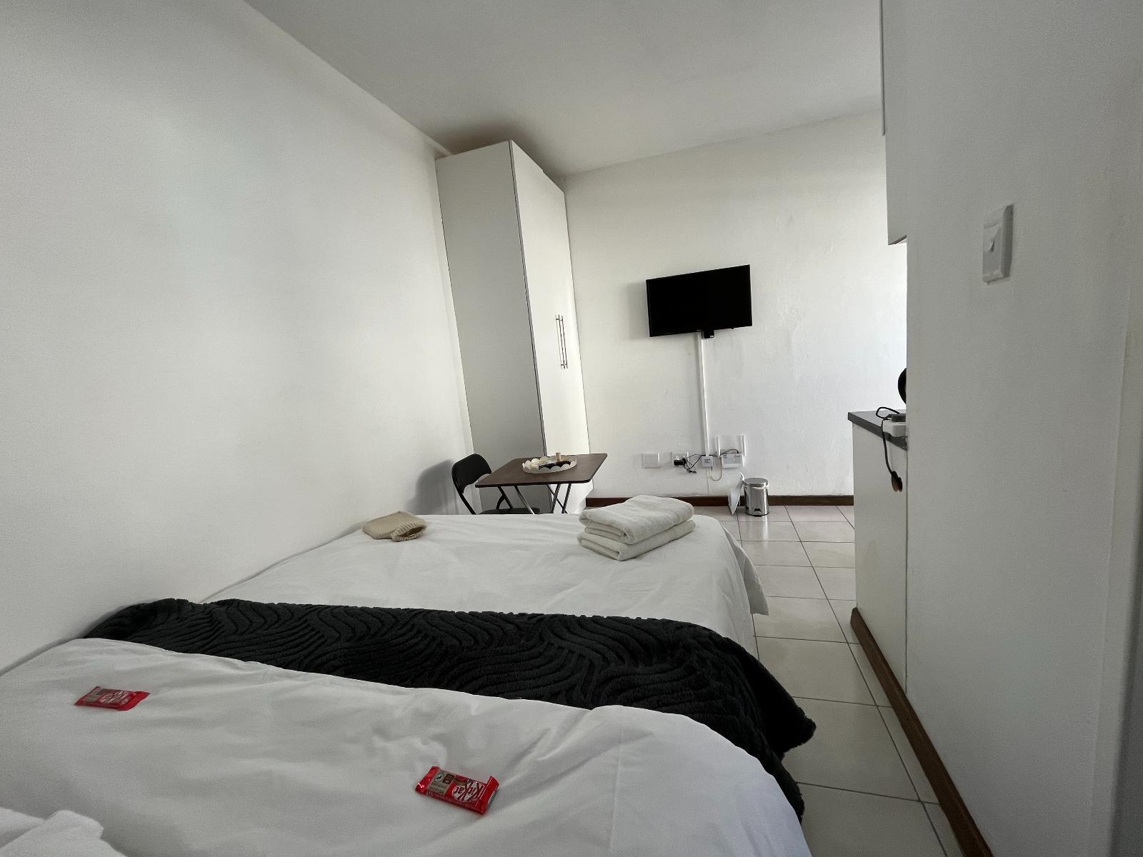 Room 5 — Bed