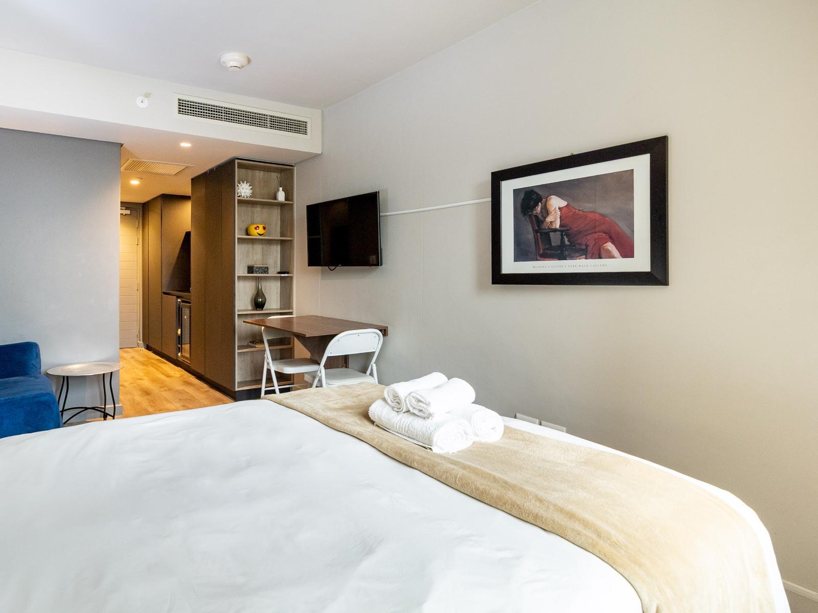 Room 1 — Photo of the whole room