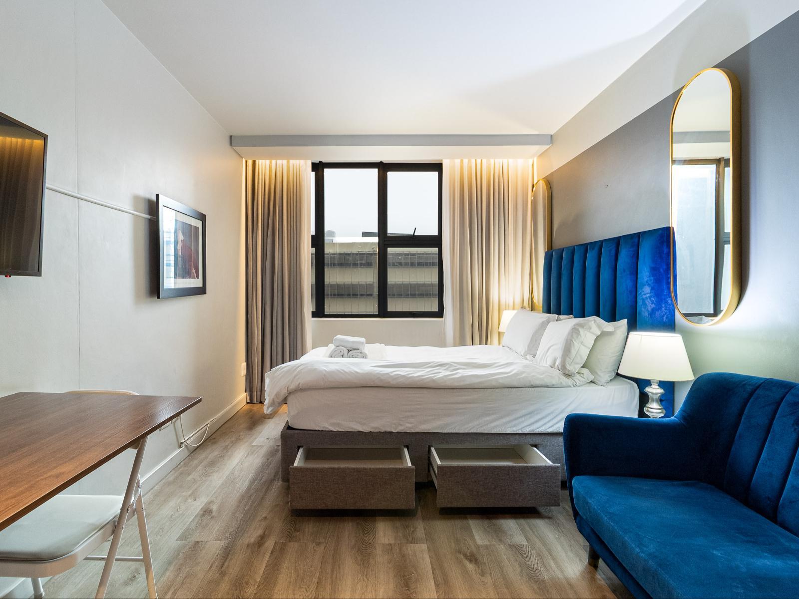 Room 1 — Photo of the whole room