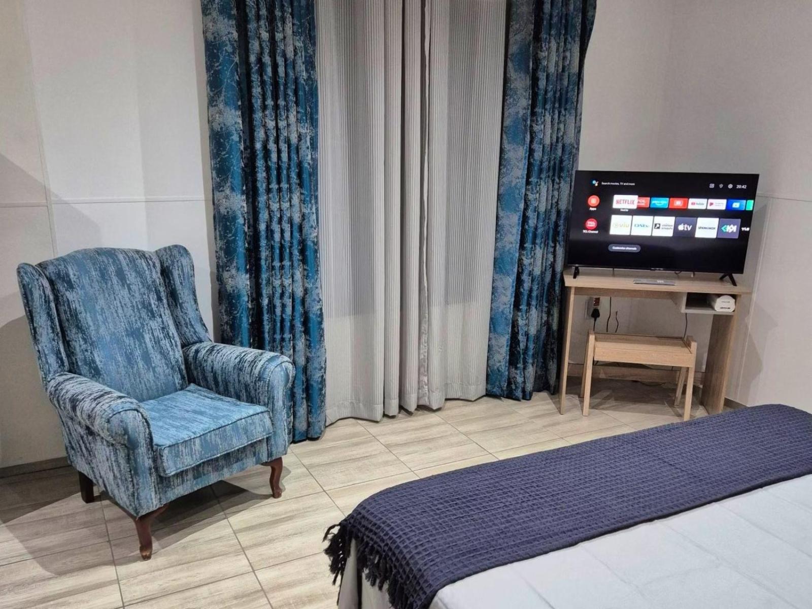 Room 1 — Photo of the whole room