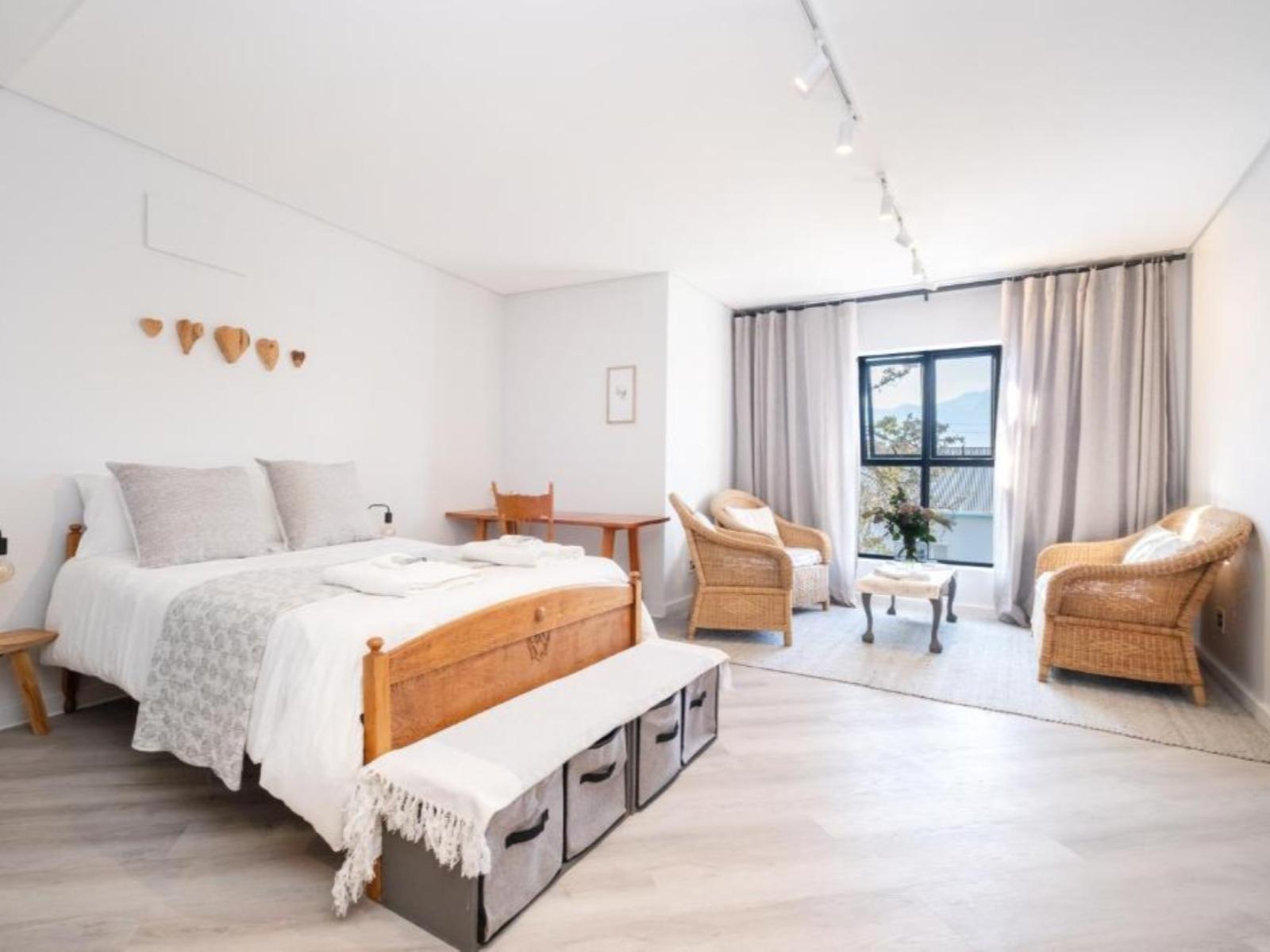 Room 1 — Photo of the whole room