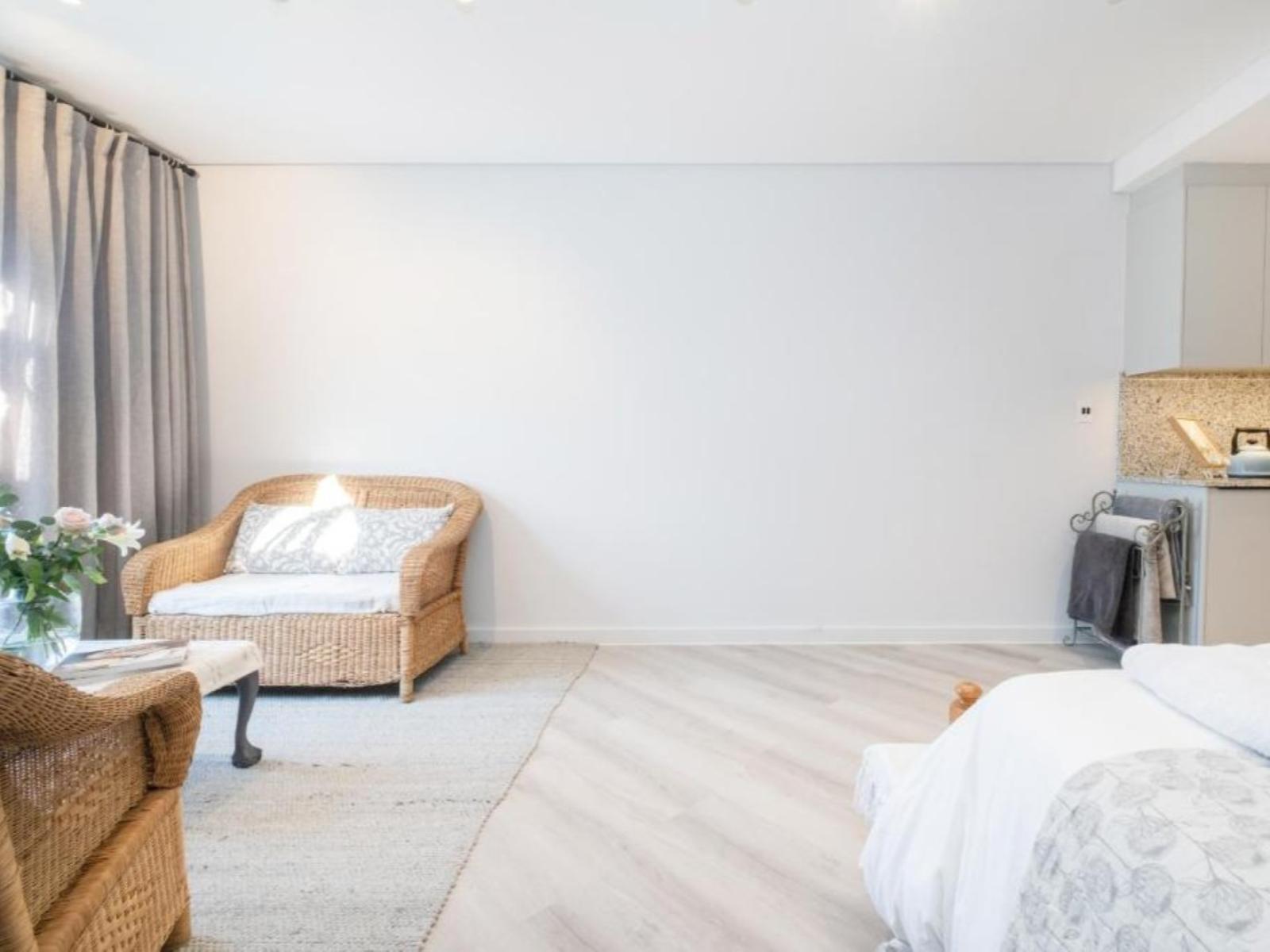 Room 1 — Photo of the whole room