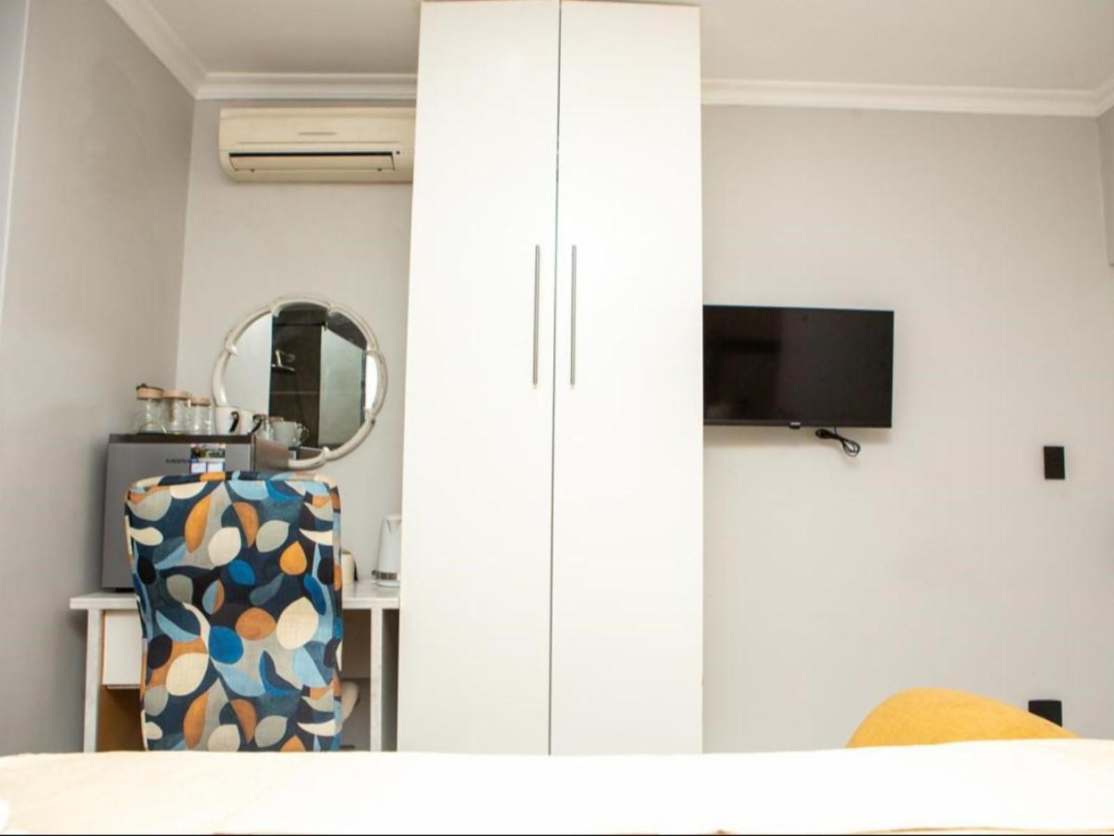 Room 1 — Photo of the whole room
