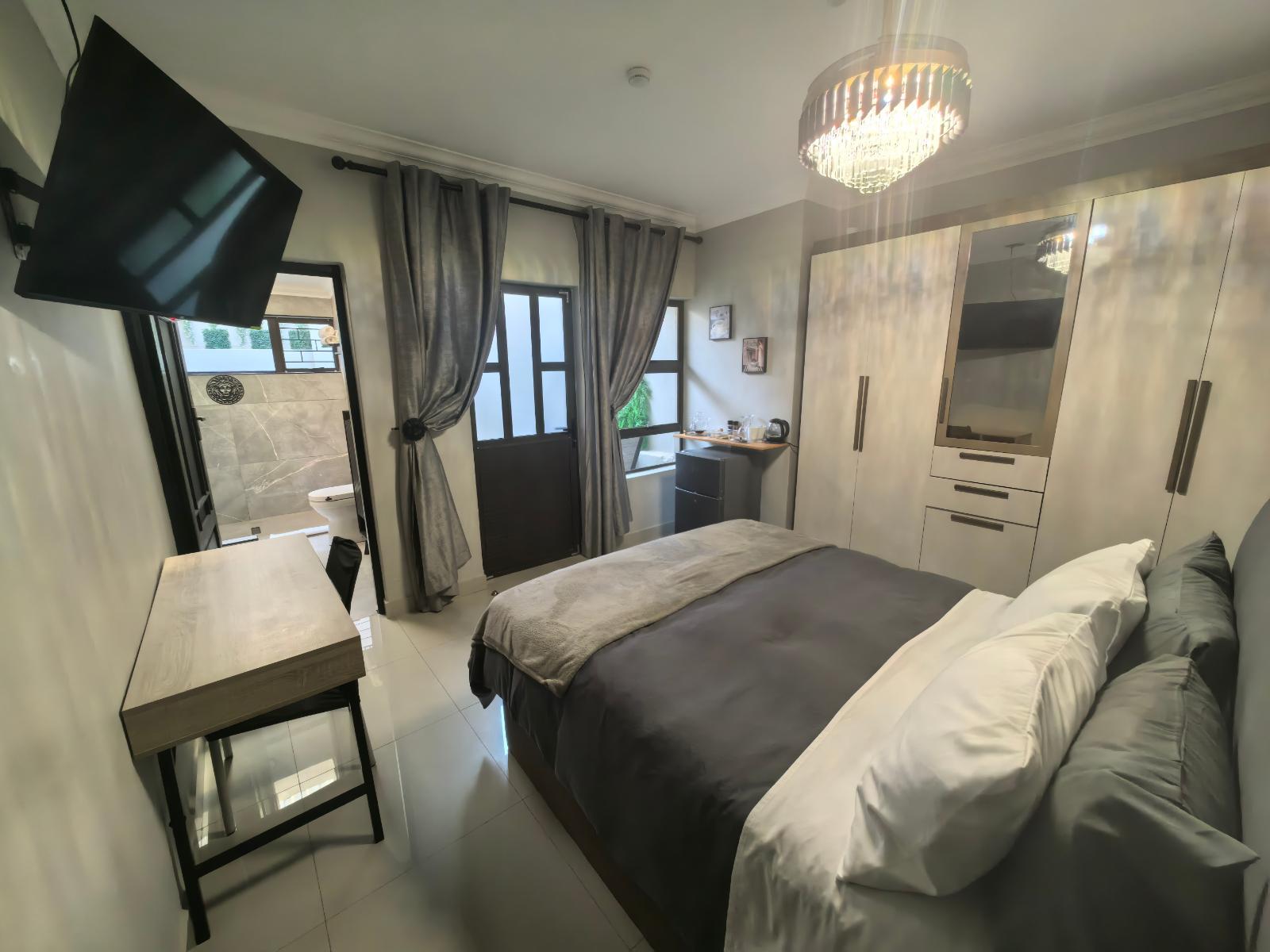 Room 2 — Photo of the whole room