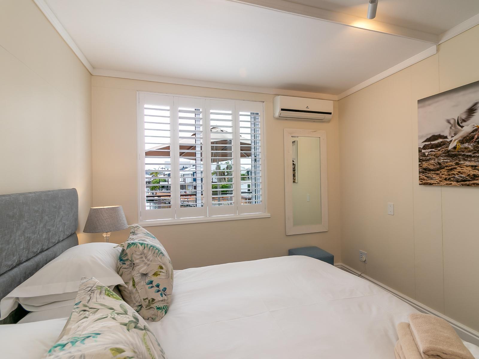 Room 1 — Photo of the whole room