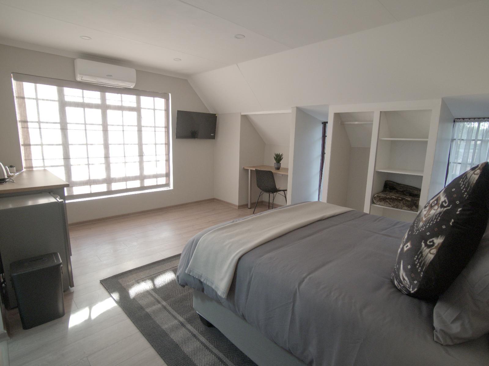 Room 1 — Photo of the whole room