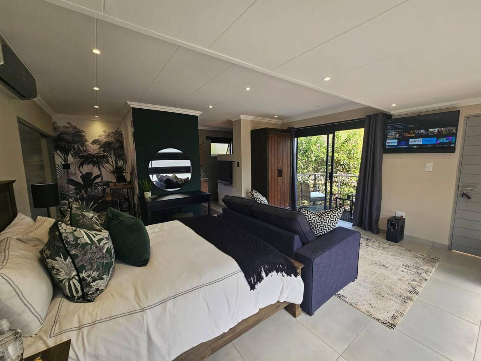 Room 1 — Photo of the whole room