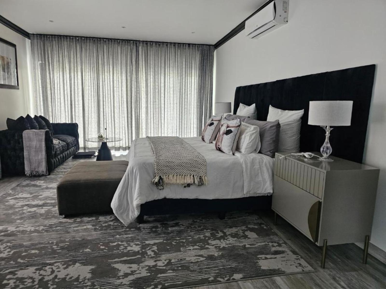 Room 1 — Photo of the whole room