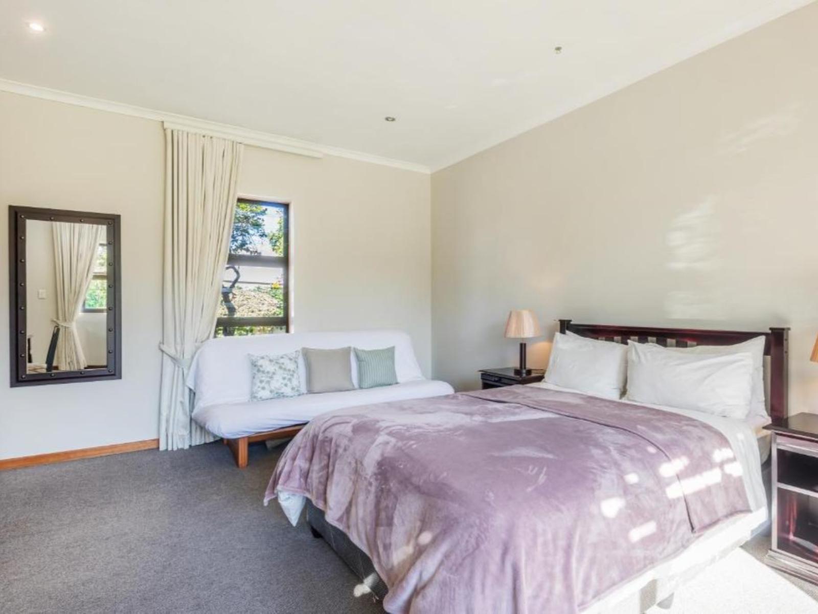 Room 2 — Photo of the whole room