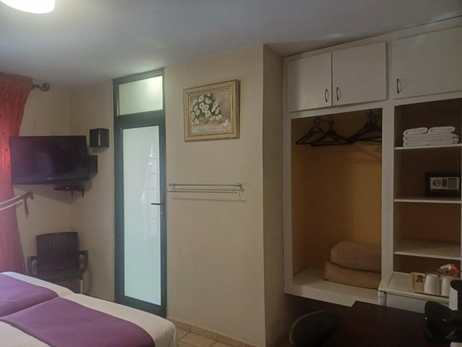 Room 1 — Photo of the whole room