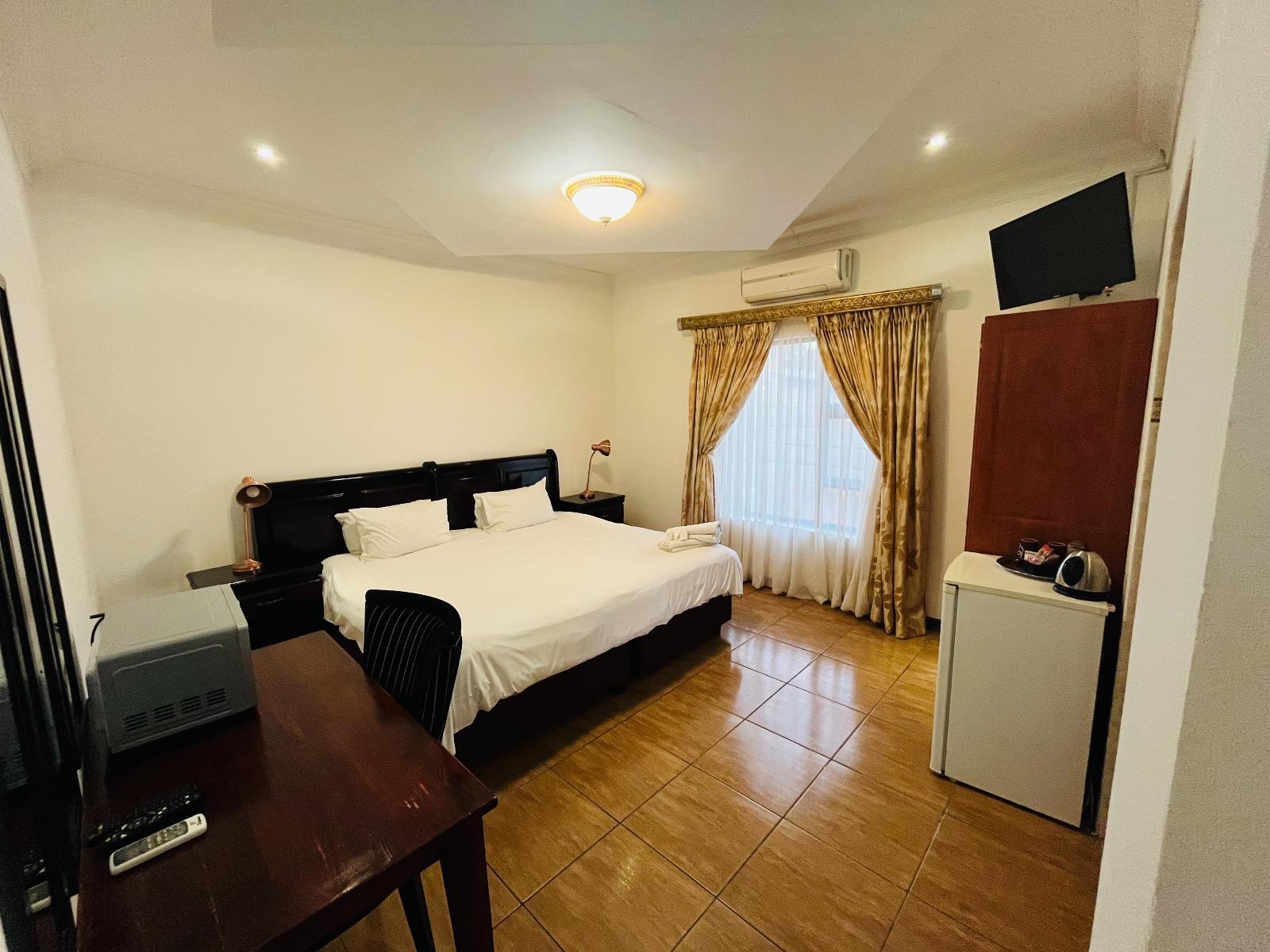 Room 1 — Photo of the whole room