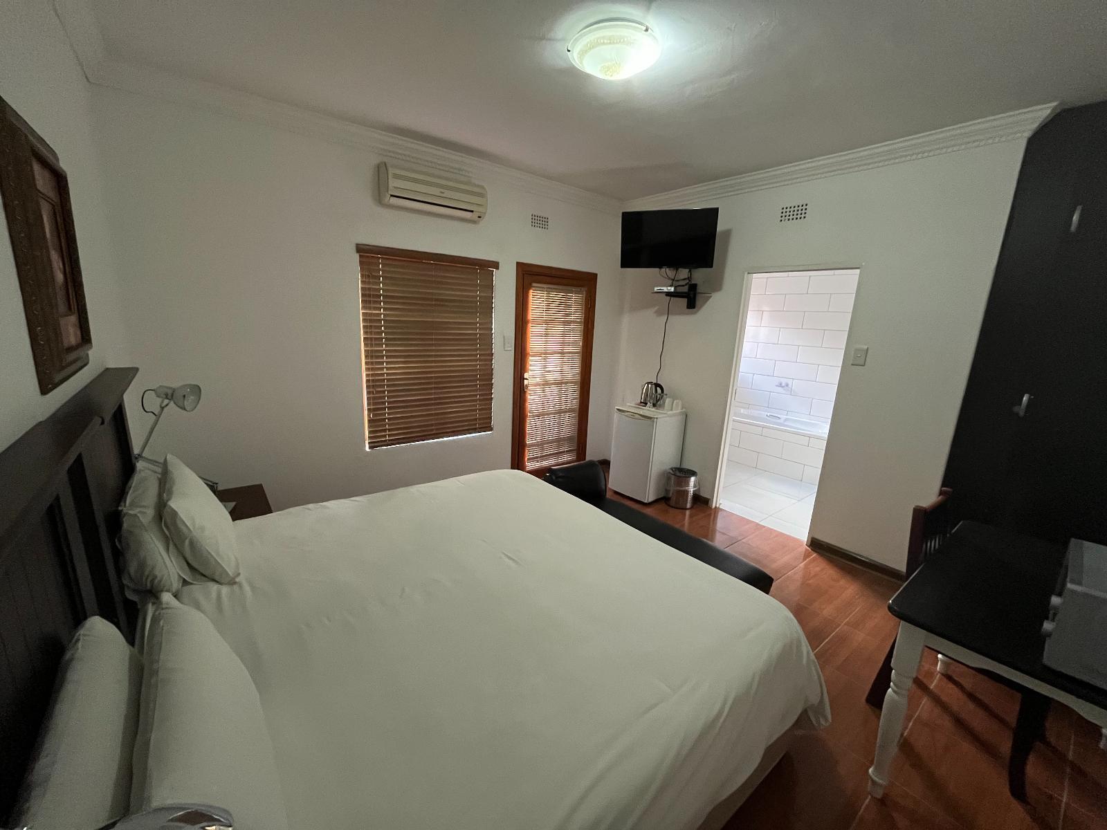 Room 1 — Photo of the whole room