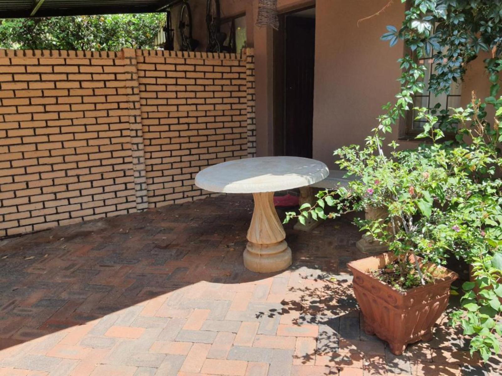 Room 1 — Facade or entrance