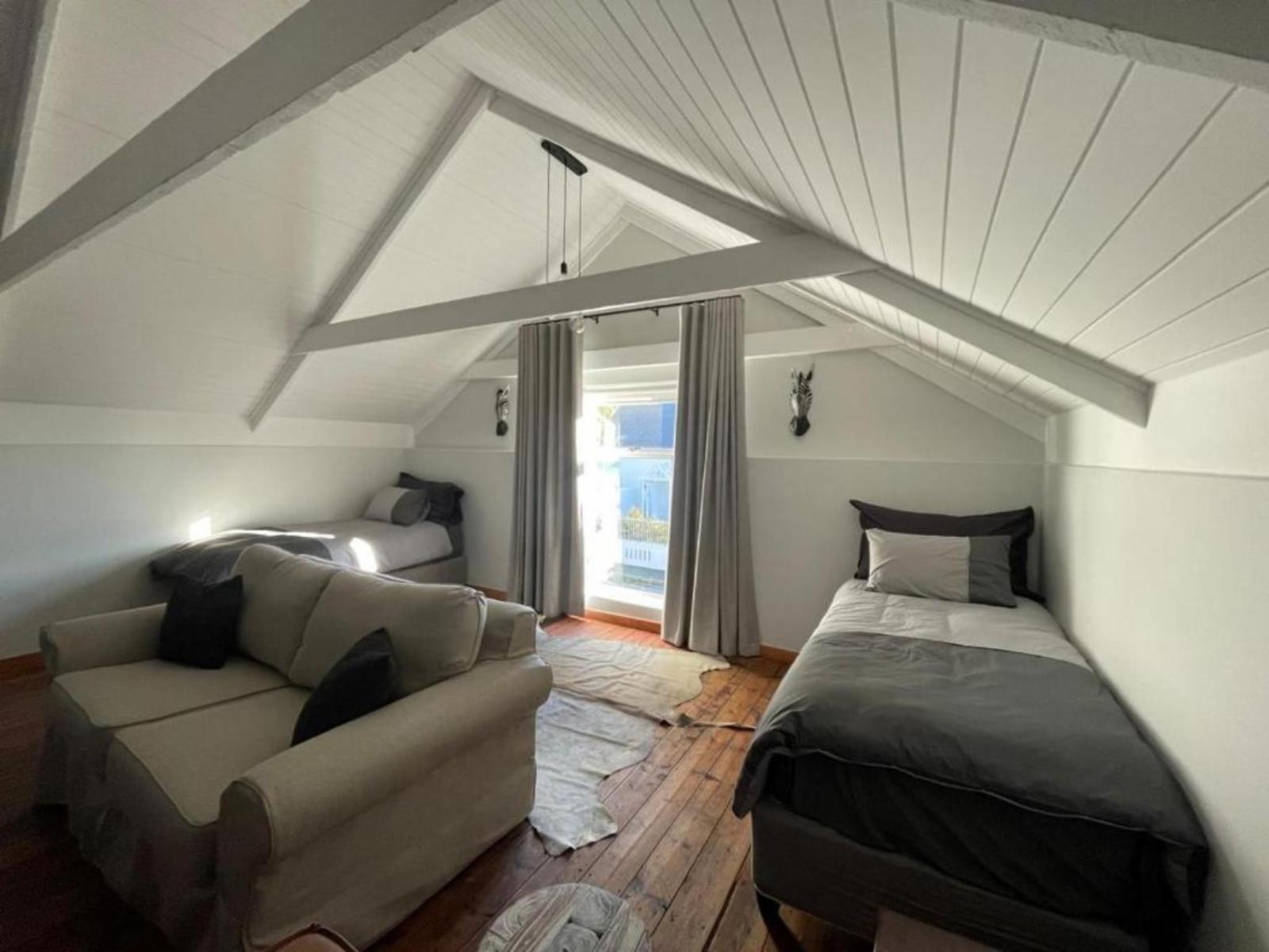 Room 1 — Photo of the whole room
