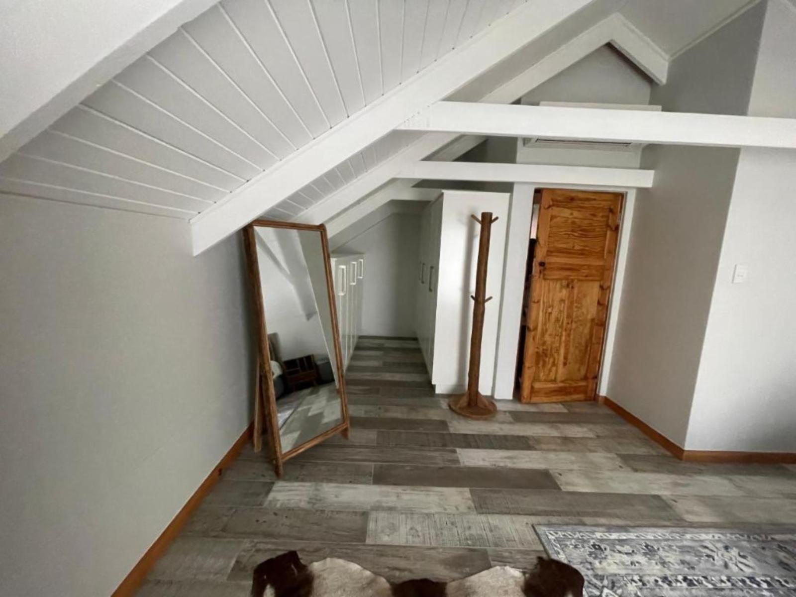 Room 1 — Photo of the whole room