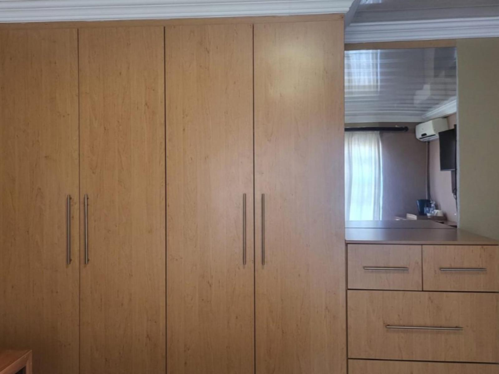 Room 2 — Photo of the whole room