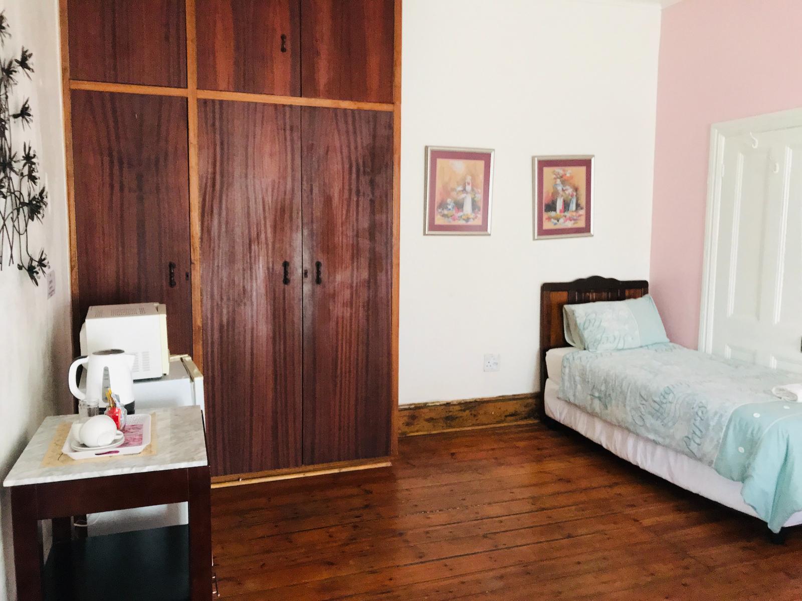 Room 1 — Photo of the whole room