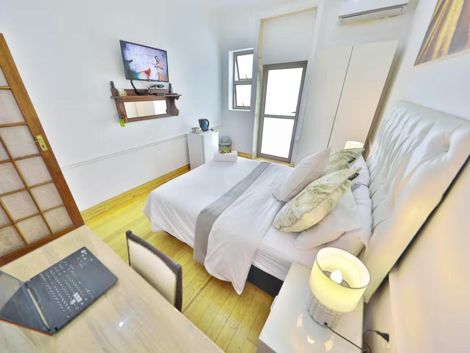 Room 1 — Photo of the whole room