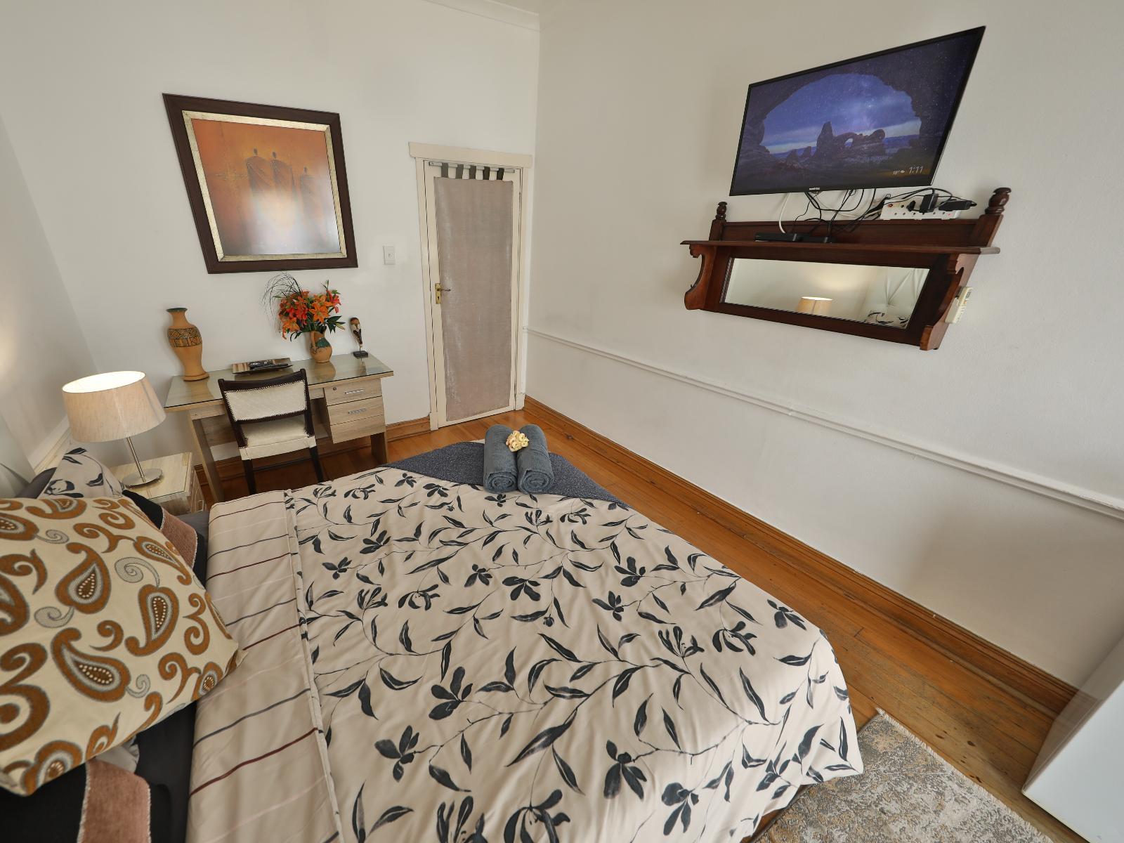 Room 1 — Photo of the whole room