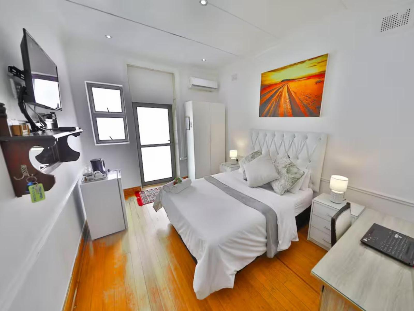 Room 1 — Photo of the whole room