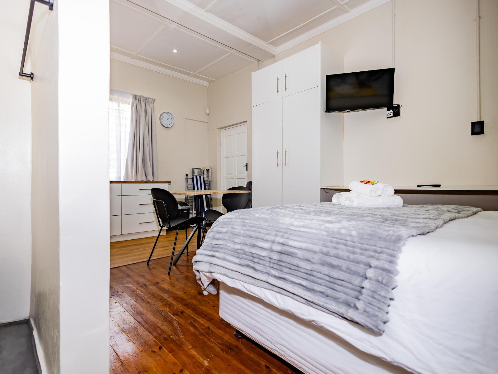 Room 1 — Photo of the whole room