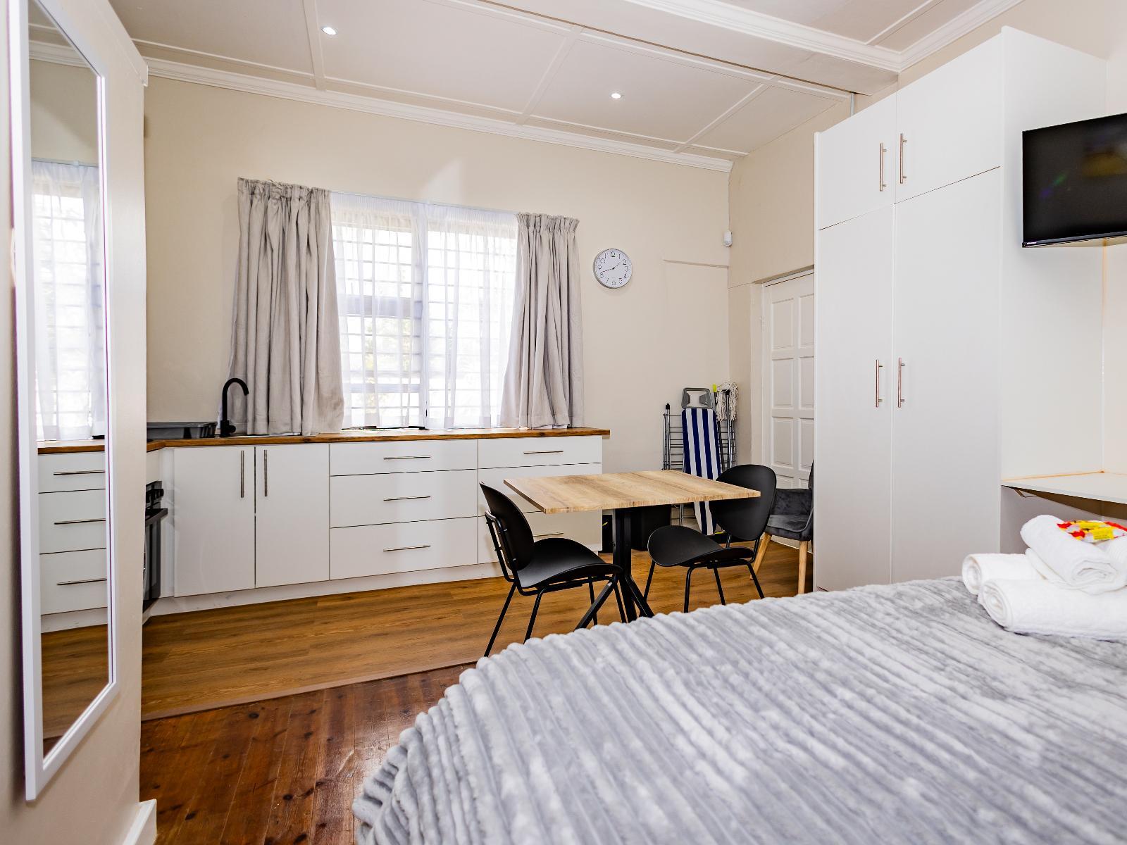 Room 1 — Photo of the whole room