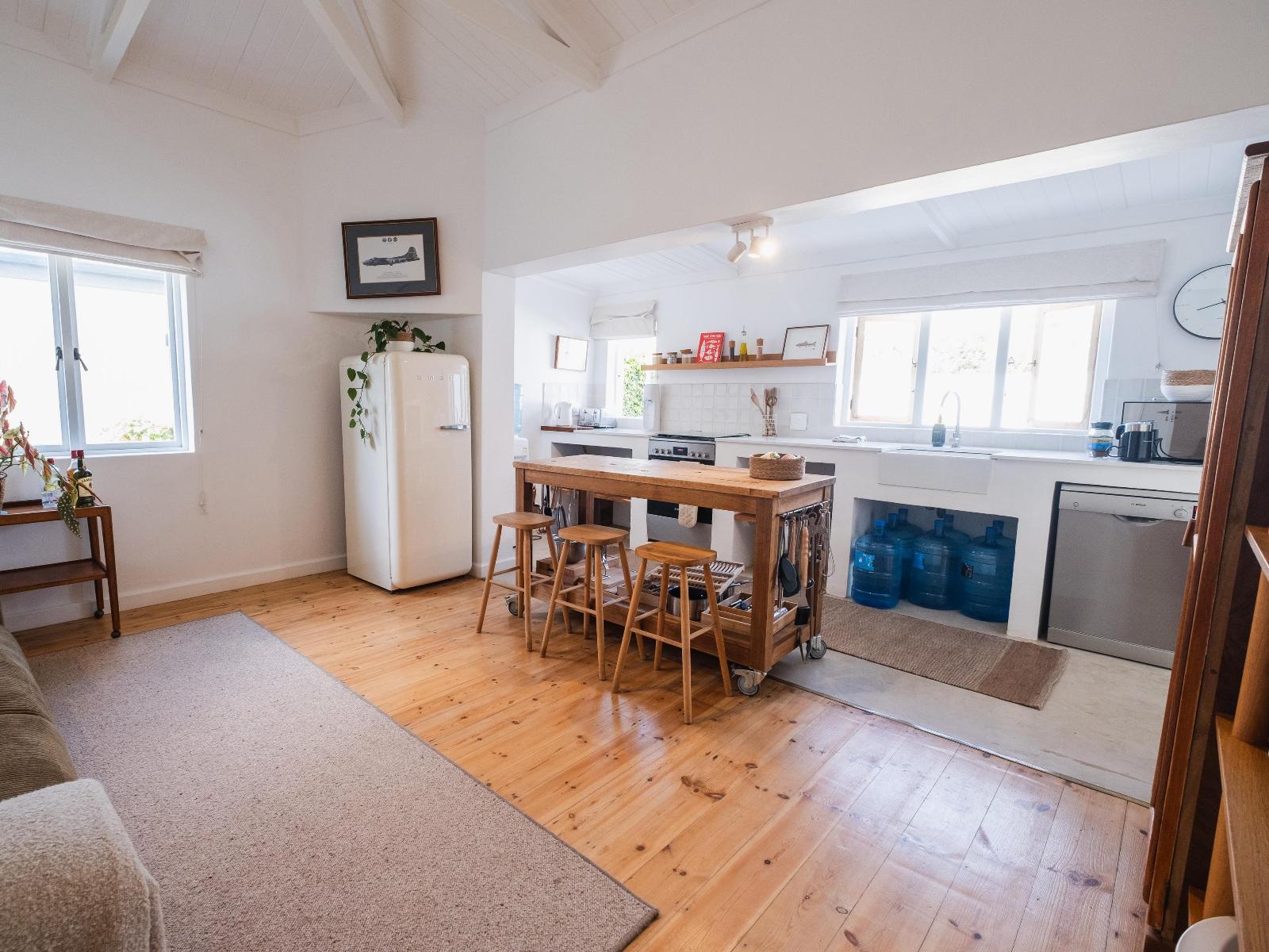Room 1 — Photo of the whole room