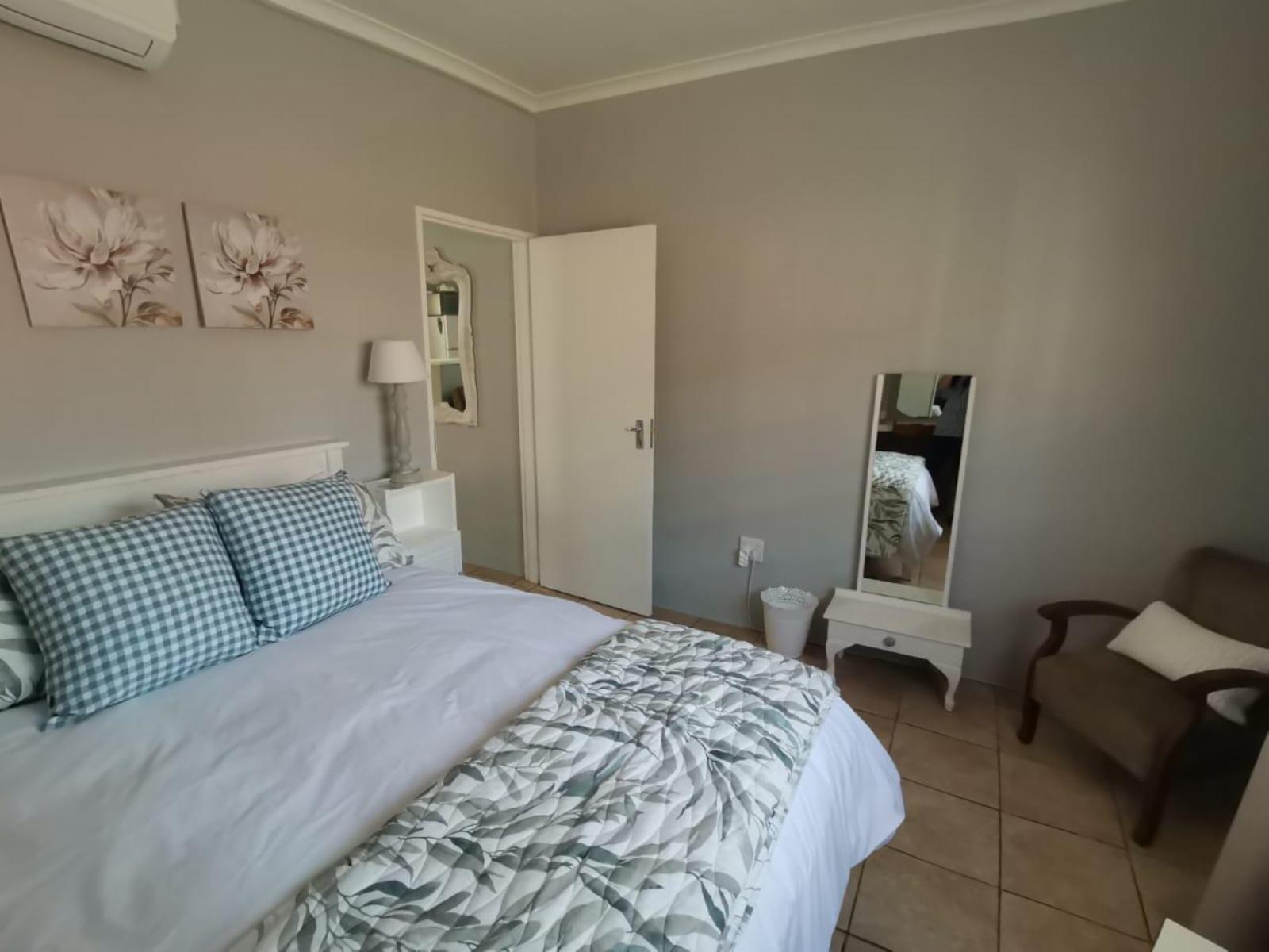 Room 2 — Photo of the whole room