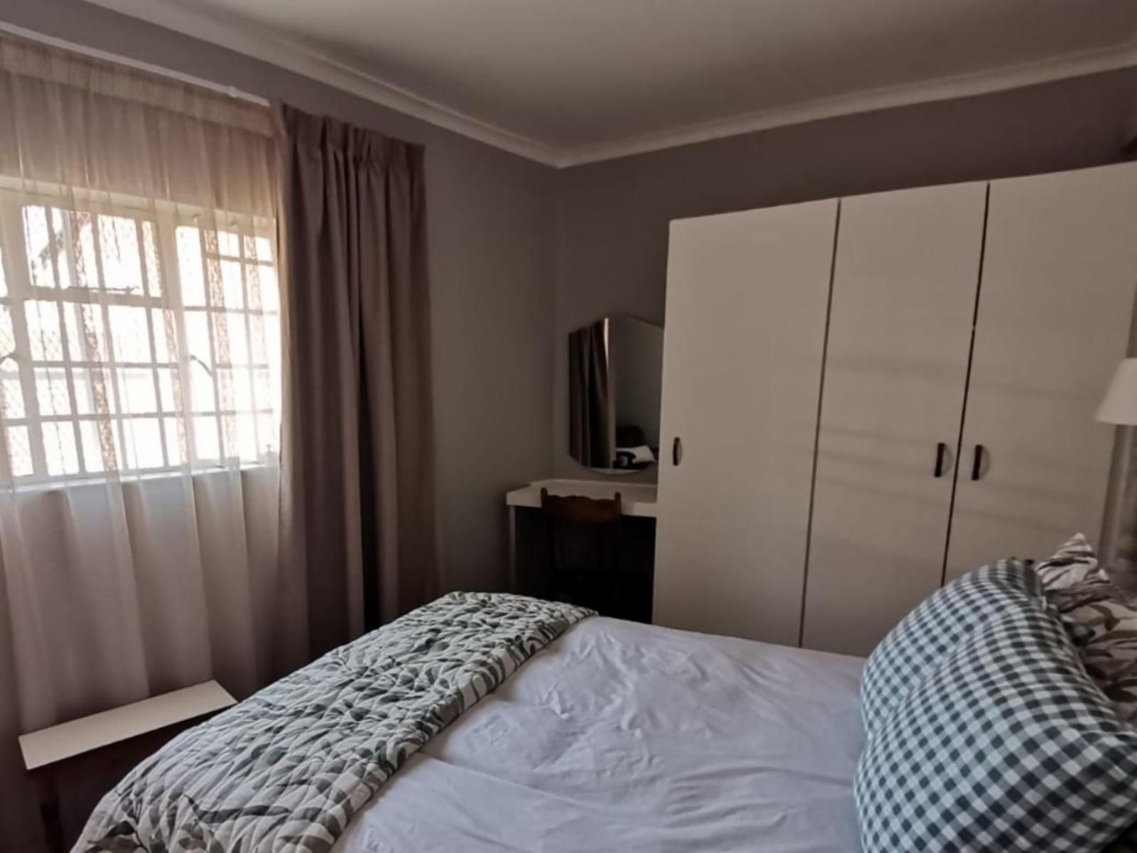 Room 2 — Photo of the whole room