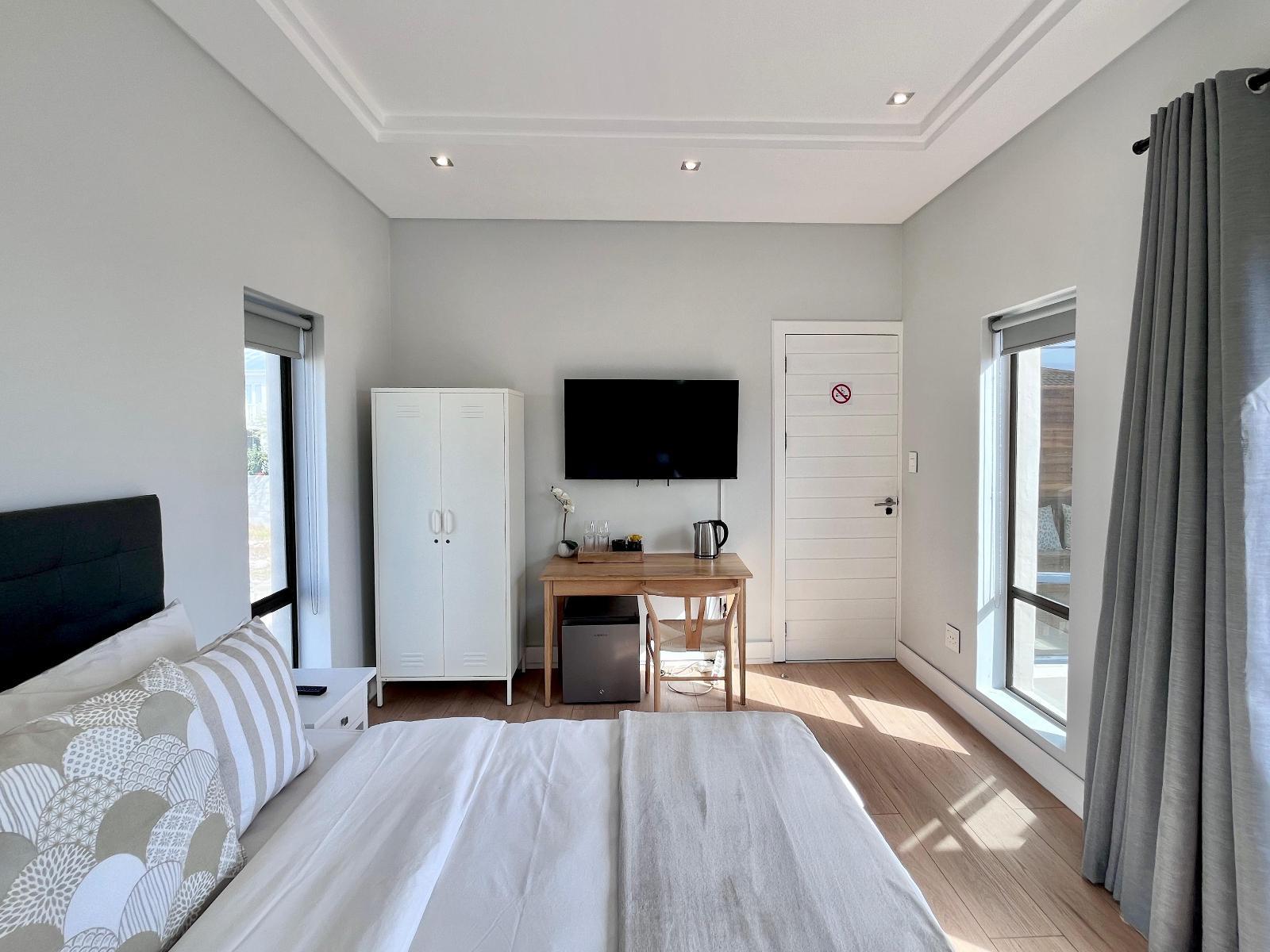 Room 1 — Photo of the whole room
