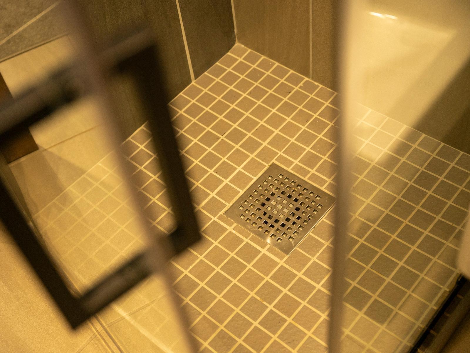 Room 7 — Bathroom